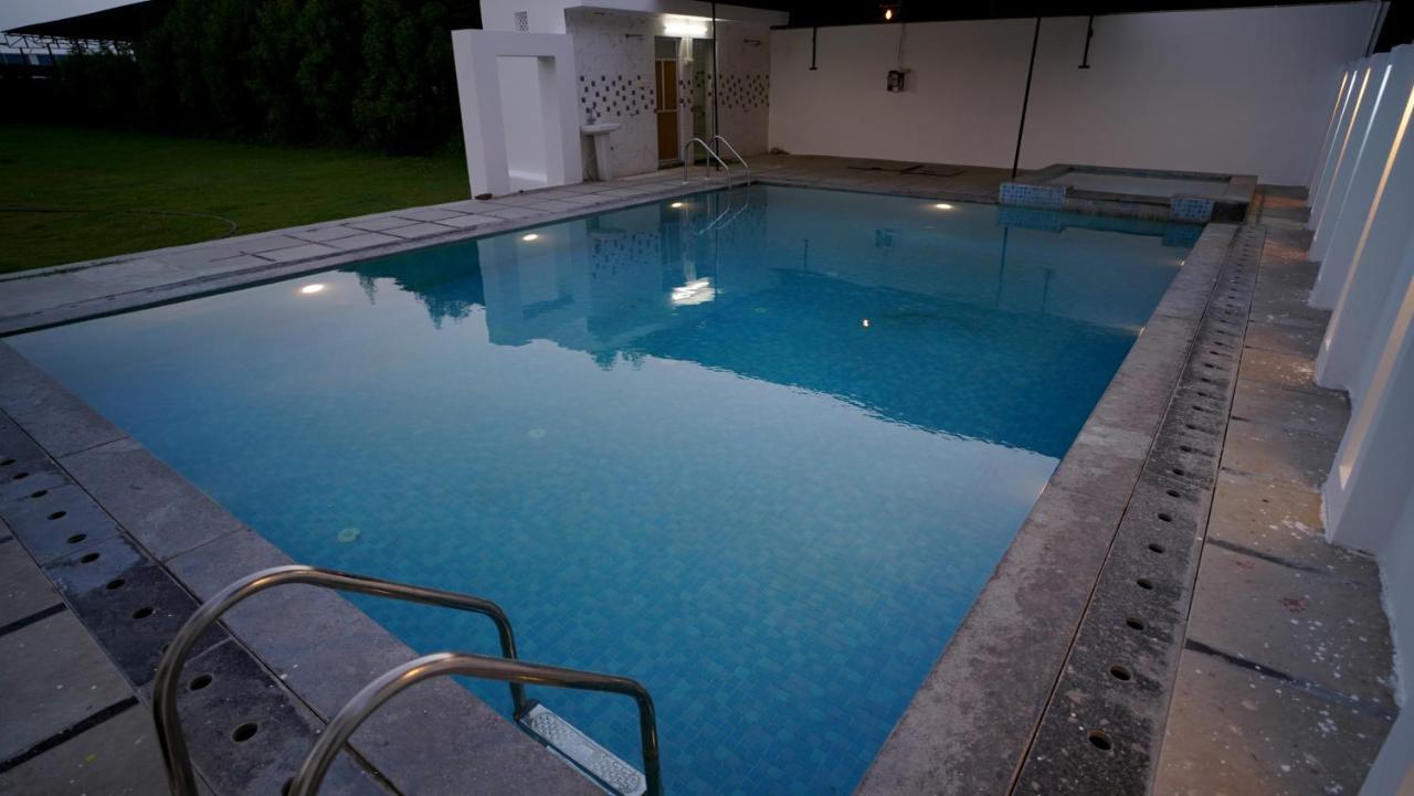 Hotel Badam Palace อุเดเปอร์ ภายนอก รูปภาพ