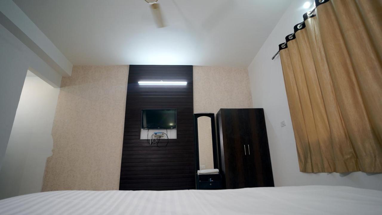 Hotel Badam Palace อุเดเปอร์ ภายนอก รูปภาพ